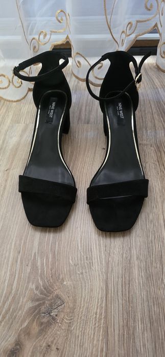 Sandały na słupku Nine West rozmiar 39