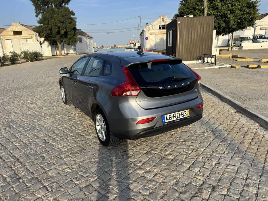 Volvo V40 D2 com 25 mil km foto 2