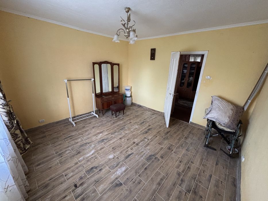 Продаж Будинок 75м². Ділянка 9 сот. Узин. Світло. Газ. Криниця. Центр