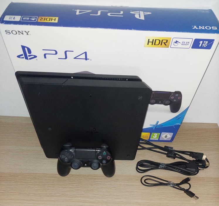Ps4 Slim de 1 TB C/Caixa + 1 Comando original + Fifa 22 + Star Wars