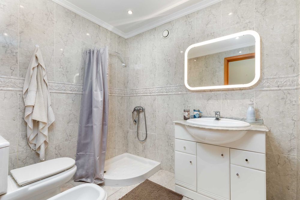 Arrenda-se apartamento T2, em Arcozelo, em Vila Nova de Gaia.