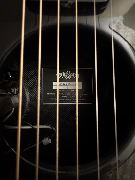 Guitarra em Fibra "Rainsong "