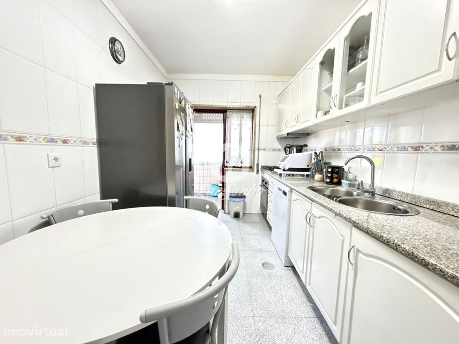Fantástico Apartamento T3 com Garagem Fechada em Malta