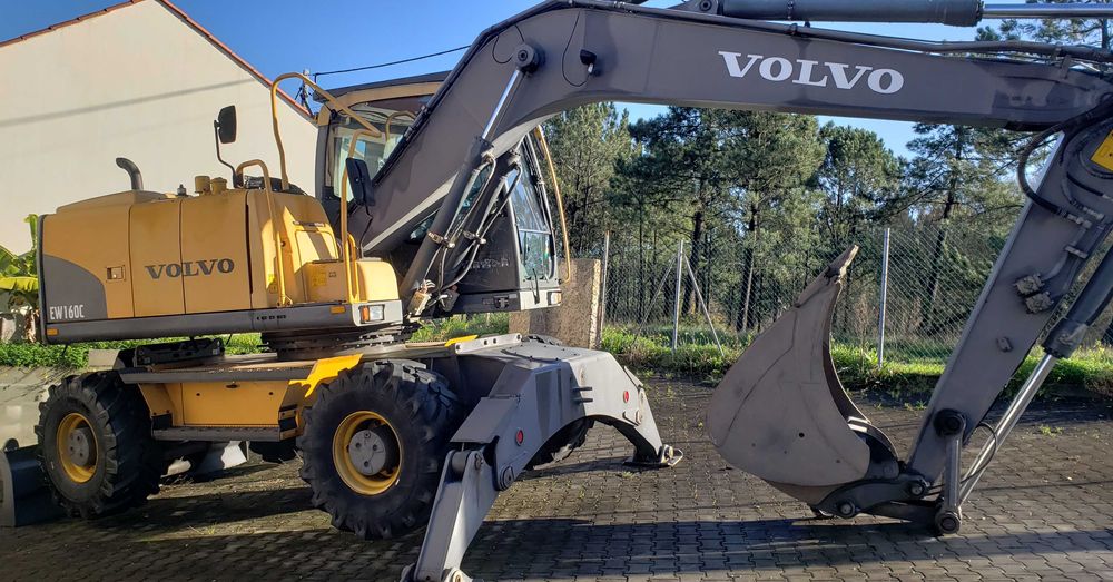 Escavadeira EW160C