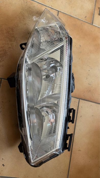 Farol Renault Megane