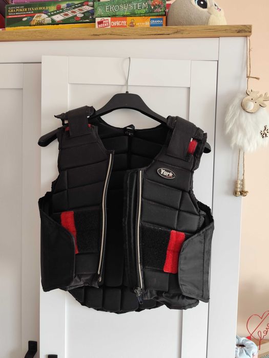 Sprzedam stajnia HH , kamizelka ,sztyblety