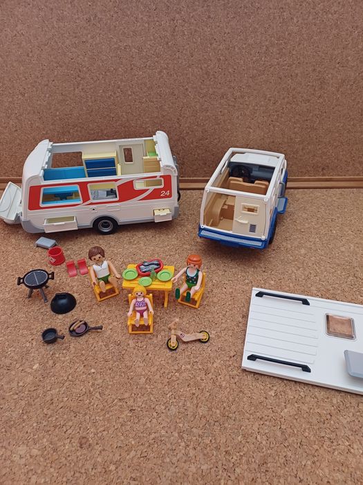 Playmobil caravana, jipe,figuras e acessórios 
Conjunto
