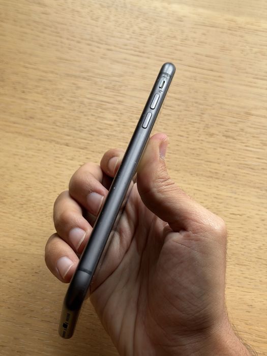 iPhone 11 Preto 128GB em Bom Estado