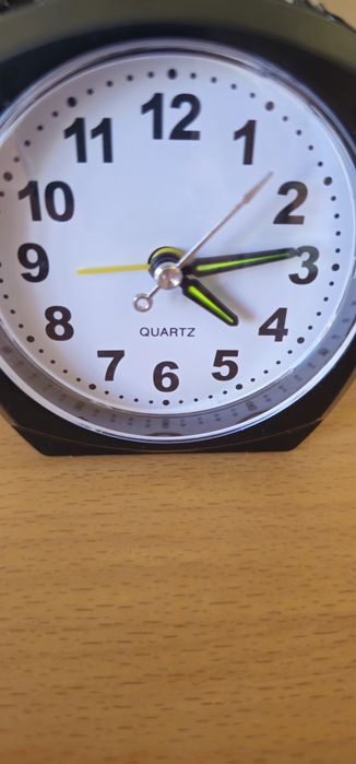 zegarek analogowy budzik