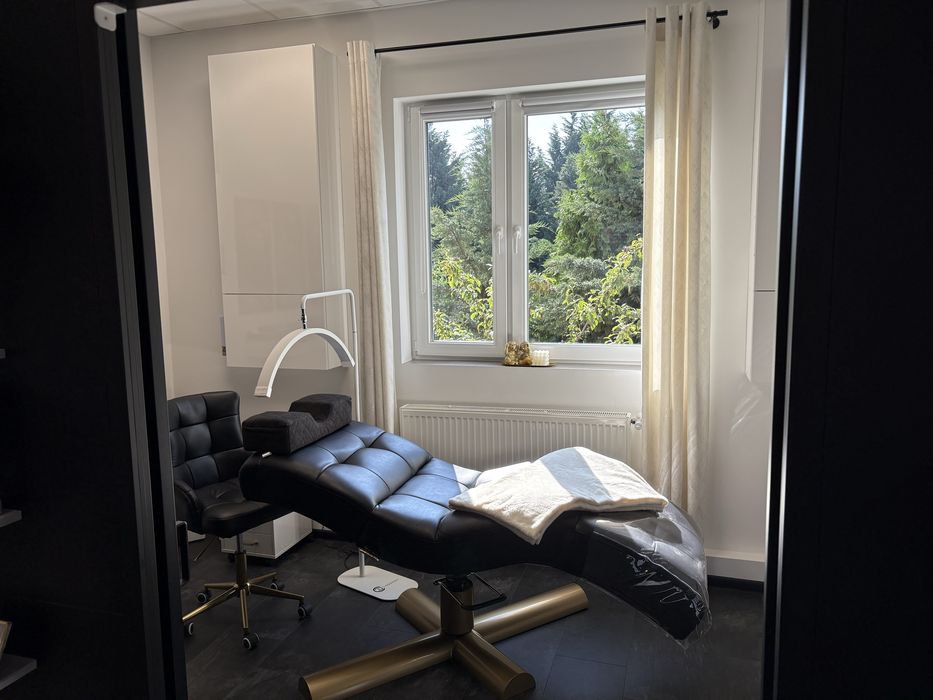 Wyposażenie salonu kosmetycznego - stylistka rzęs