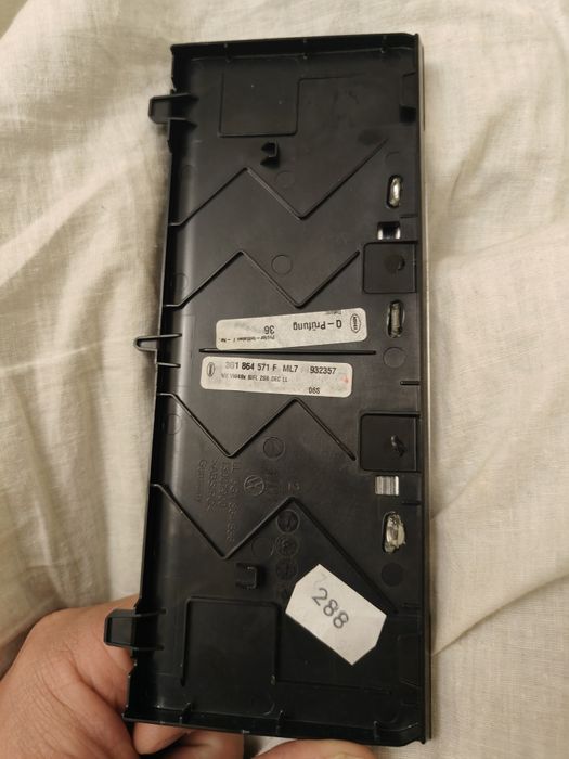 Декор центральної консолі Passat B8