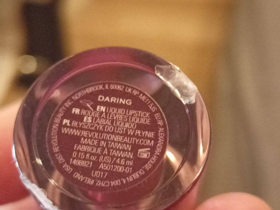 REVOLUTION Pout Bomb błyszczyk w odcieniu Daring ||| lip gloss bordowy