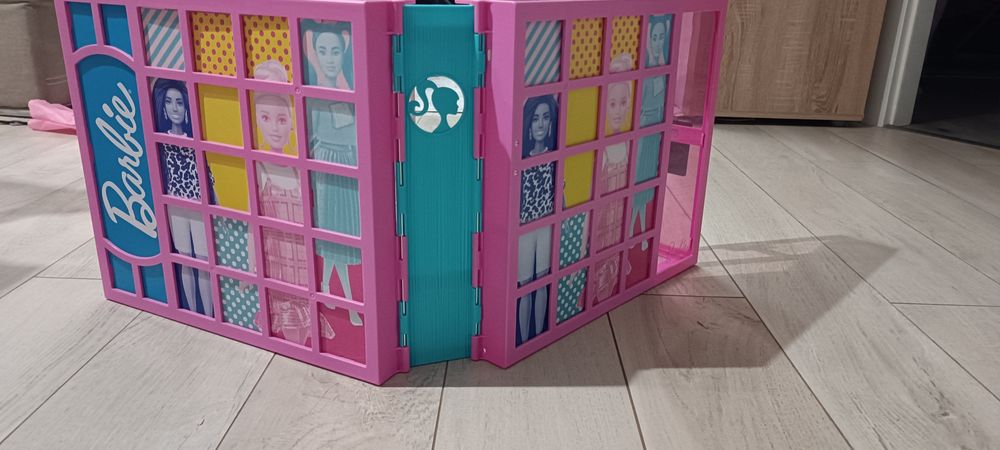 Szafa Barbie z akcesoriami