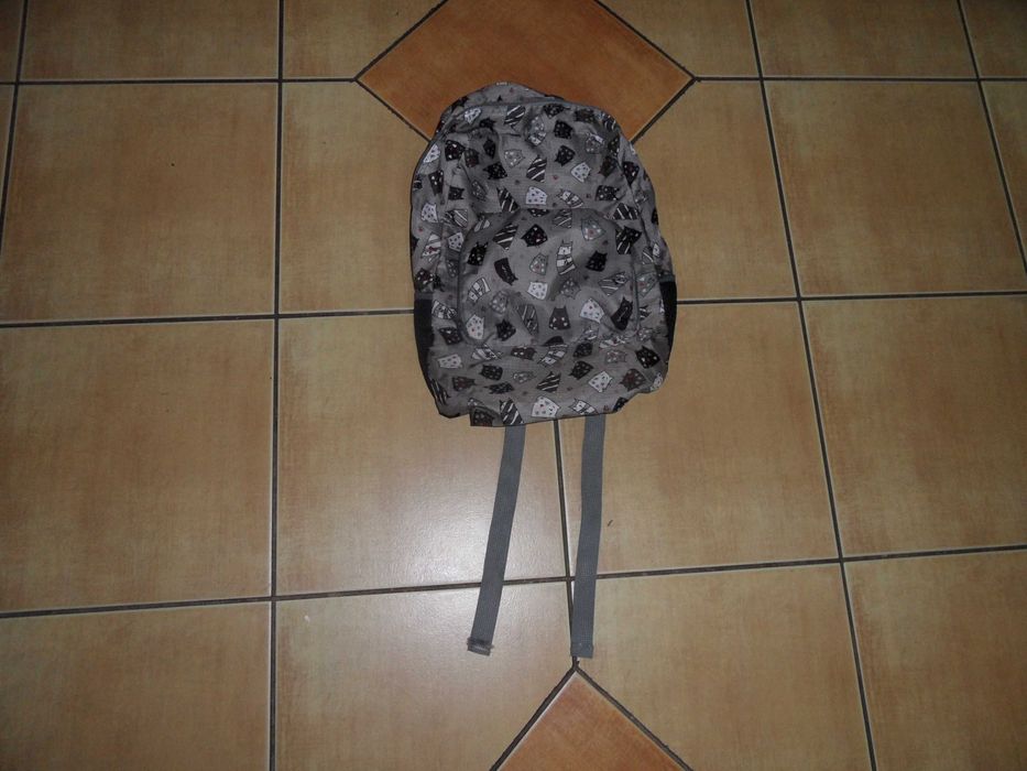 Śliczna świecąca torebka i inne plecaki