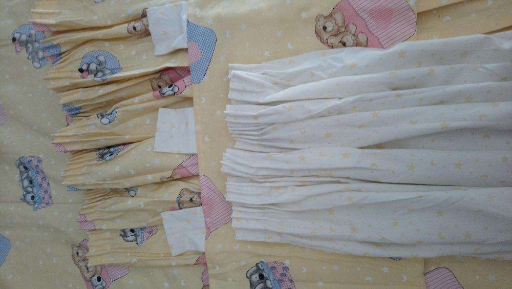 Colcha cortinados almofadas suportes quarto bebé menina