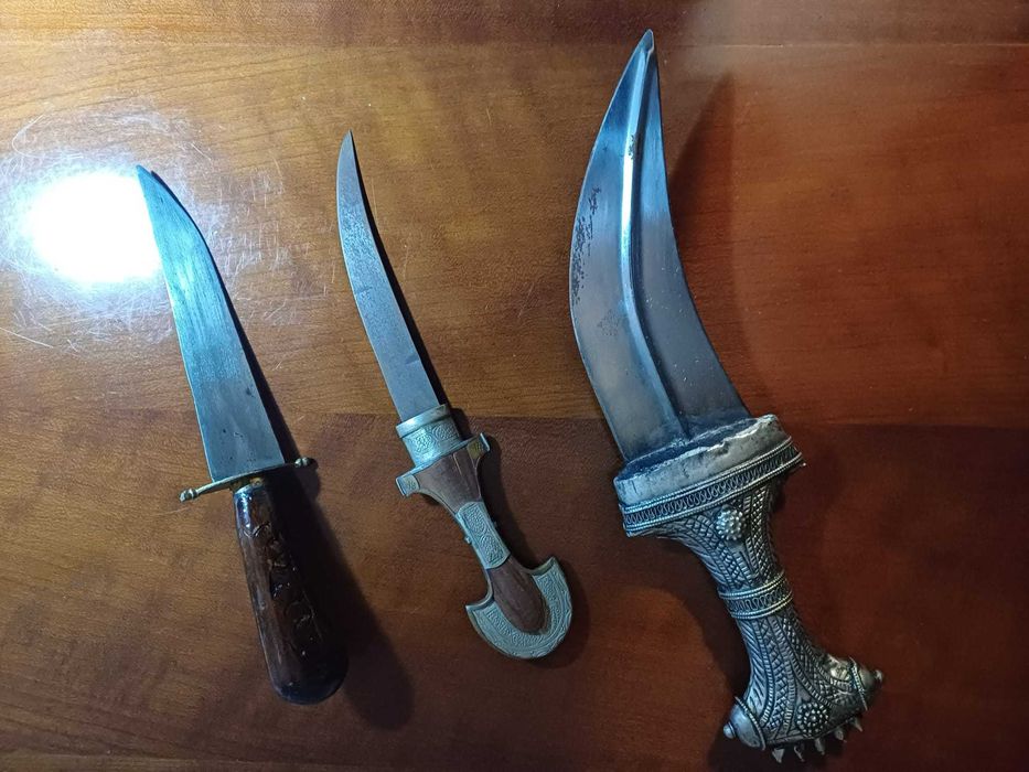 Conjunto de 3 Adagas (Jambiya) de diferentes origens