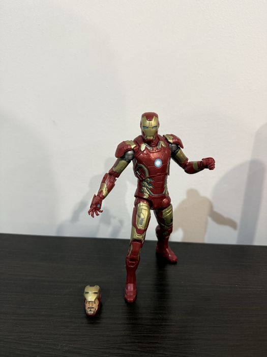 Marvel legends,iron man,Avengers age of Ultron
