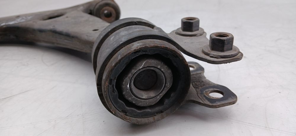 Braço de suspensão frente esquerdo FORD Focus II (DA_)