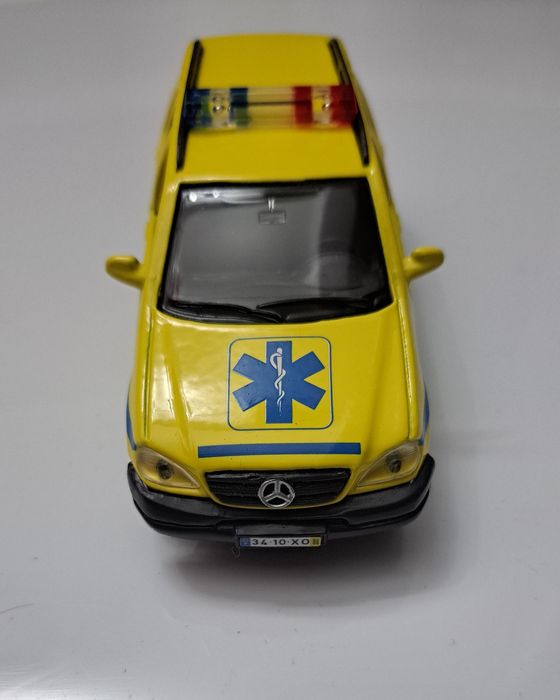 Miniatura INEM Mercedes