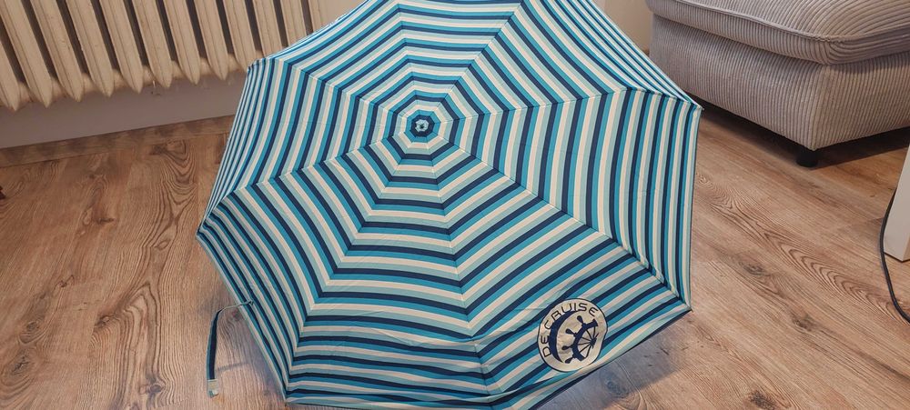 Parasol przeciwdeszczowy 3 sztuki - drobne uszkodzenia