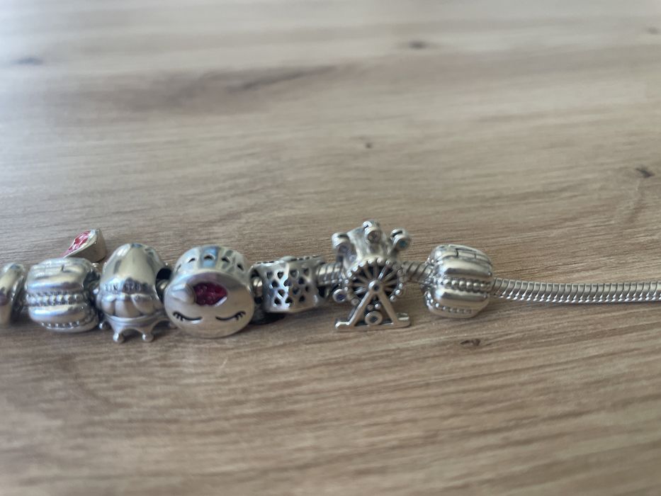Bransoletka Pandora z 9charms bez jednego czarnego charms