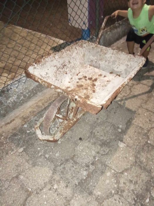 Carrinho de mão antigo