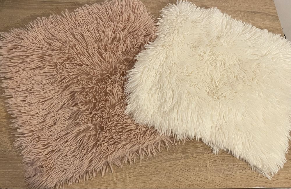 Poszewki pluszowe biała i różowa na zamek