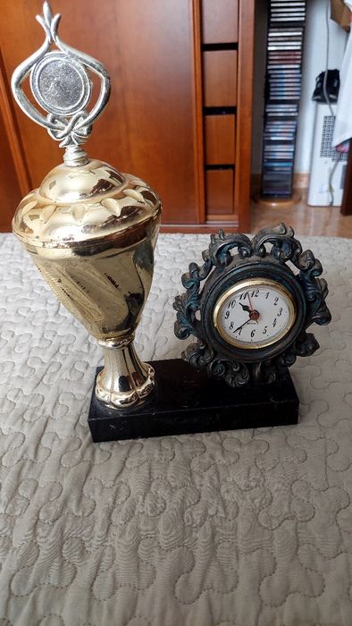Troféu com relógio