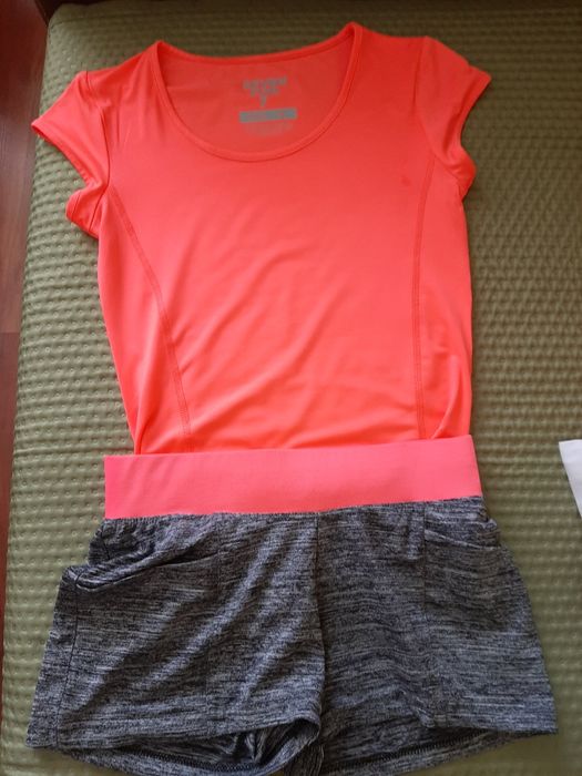 Komplet  ubrań  sportowych w roz  S