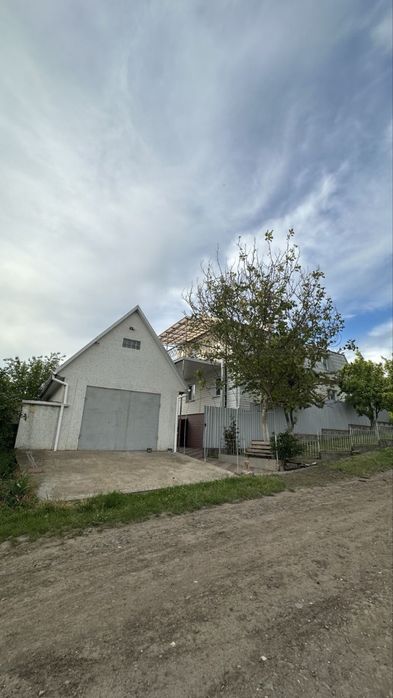 Продаж заміського  будинку в 7хв від міста