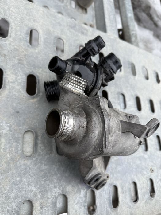 Помпа bmw e90 e91 e92 n43 н43 e81 e87 e88 термостат н43 н51 н52 н43