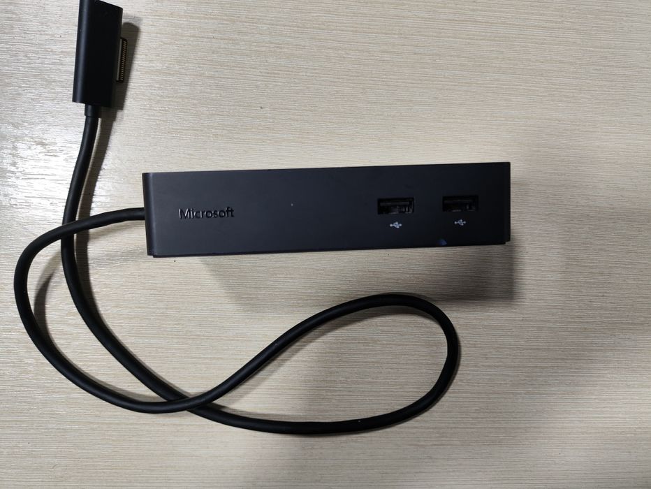 Док-станція Microsoft Surface Dock 1661 з новим блоком живлення
