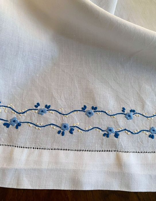 Toalha linho bordada
