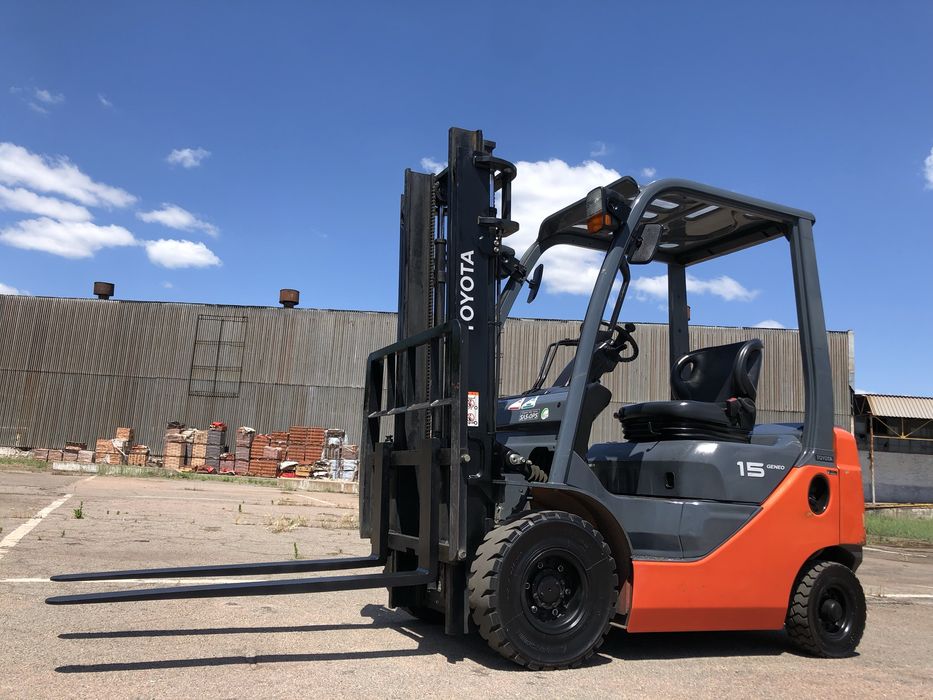 Навантажувач вилковий з вагами TOYOTA02-8FG15 вилочный погрузчик, кара