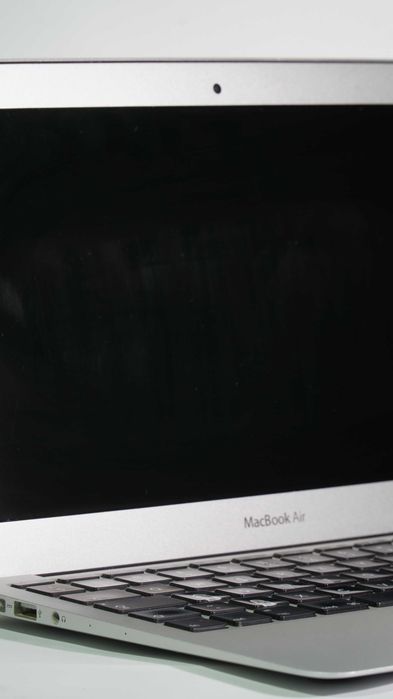 Apple MacBook Air 13" z ładowarką