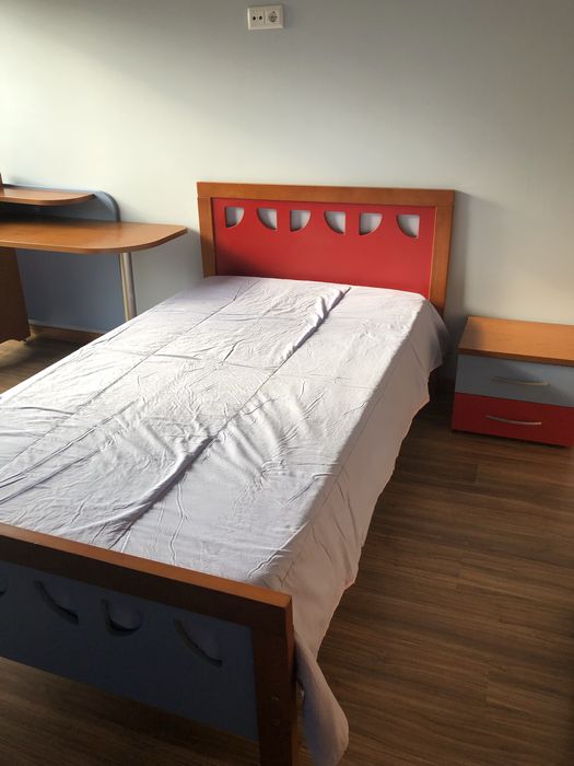 Cama e mesinha