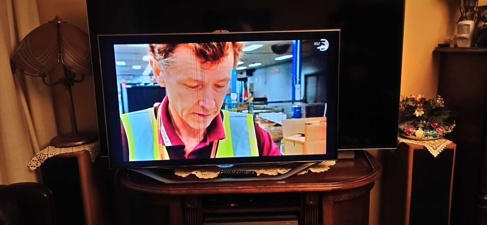 Tv Samsung UE46ES8000 Smart, DVB-T/C pilot delikatne linie!