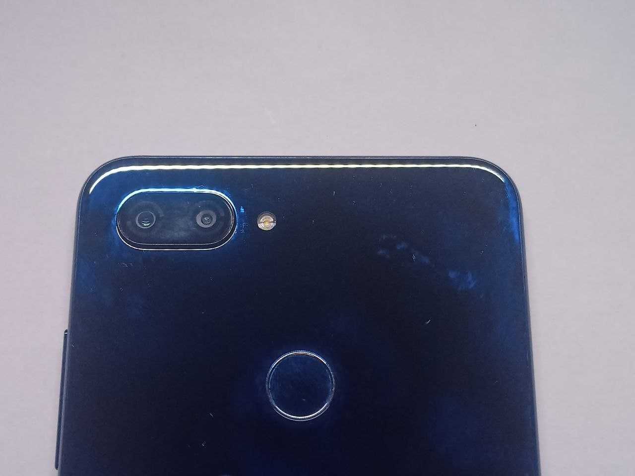 Смартфон Xiaomi Mi8 Lite 4/64gb: 2 500 грн. - Мобильные телефоны /  смартфоны Киев на Olx