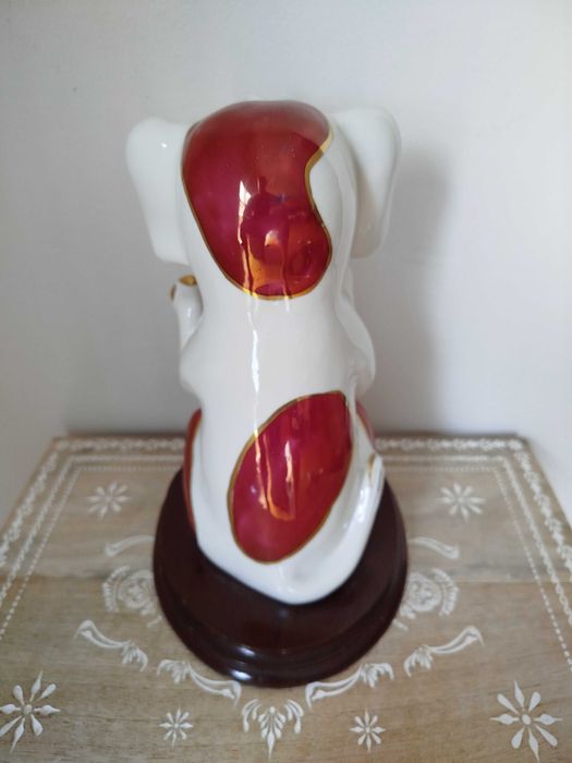 Linda Escultura em Porcelana, base em madeira