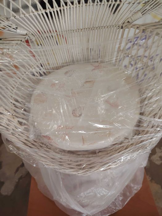 cadeirão vime branco/creme COMO NOVO