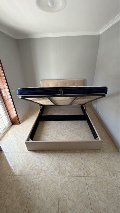 Cama Madrid design elegante e Linda