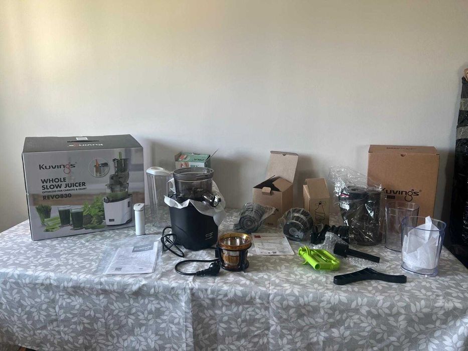 Kuvings REVO830 Whole Slow Juicer + acessórios + PIKA