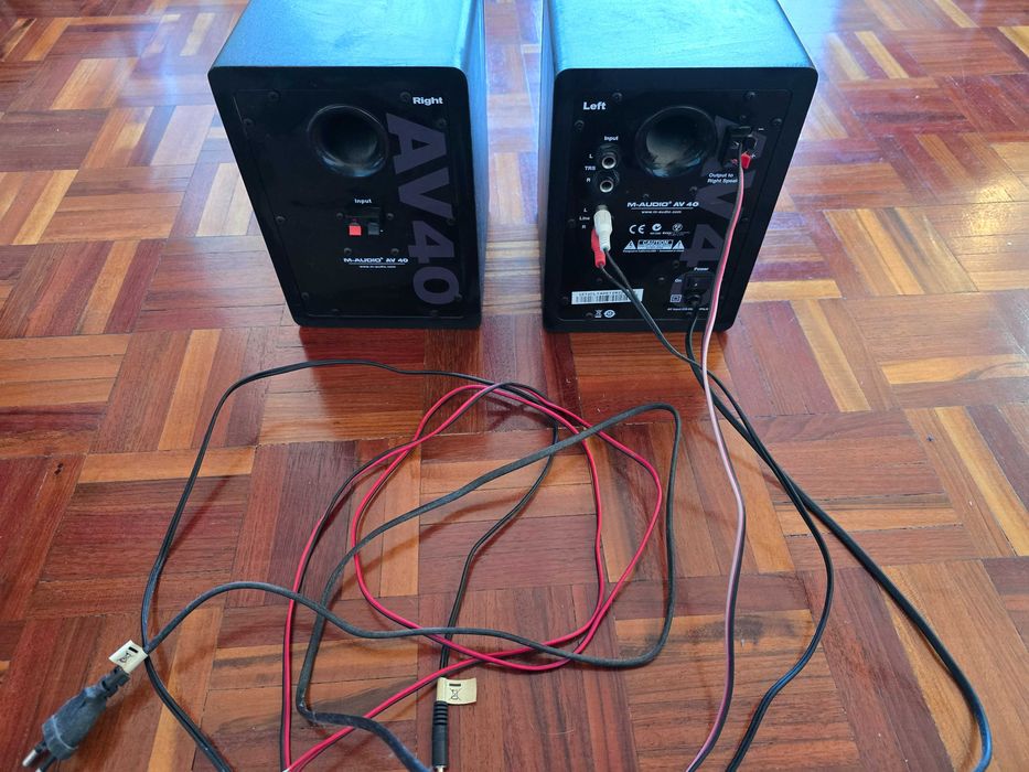 Colunas / Monitores M-Audio AV40, excelente estado!