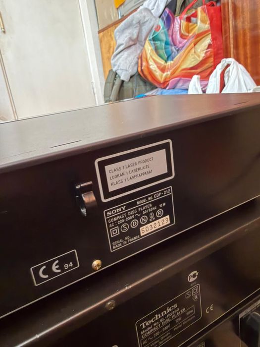 Стерео стійка SONY, з cd програвачем.  Зі встроєним fm  тюнером.