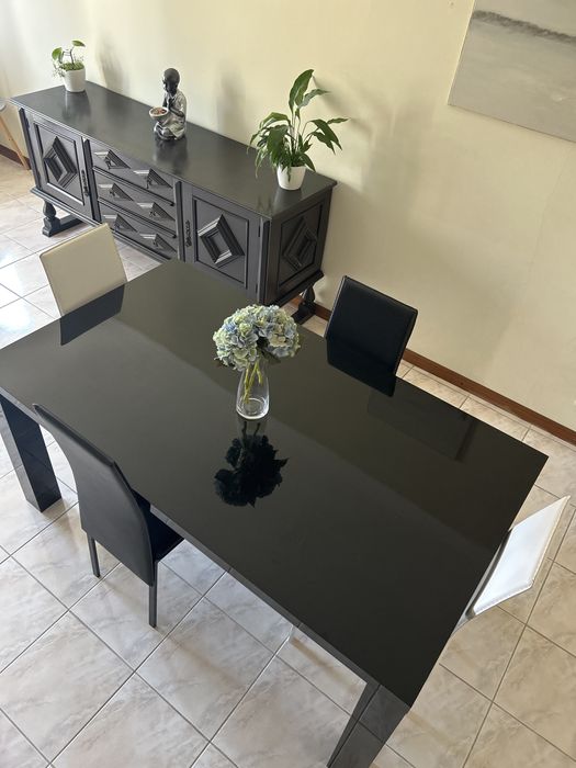 Conjunto de sala: mesa de jantar com 6 cadeiras (160x90cm) , mesa de centro(90x50cm), mesa pequena