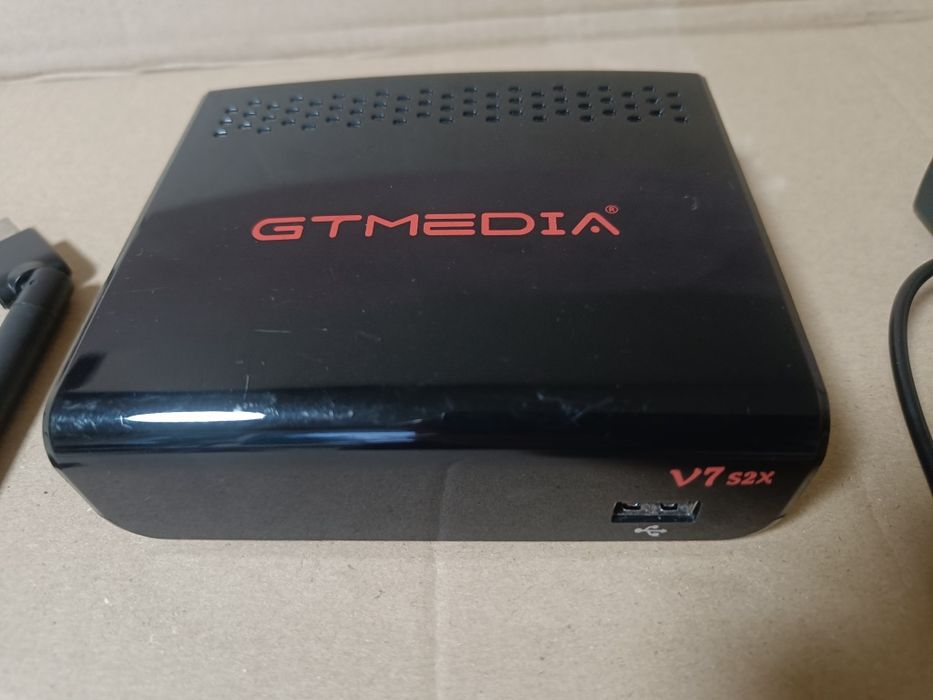 Odbiornik satelitarny HD, obsługuje DVB-S/S2/S2X, wyjście HD 1080P, GTMEIDA V7 S2X