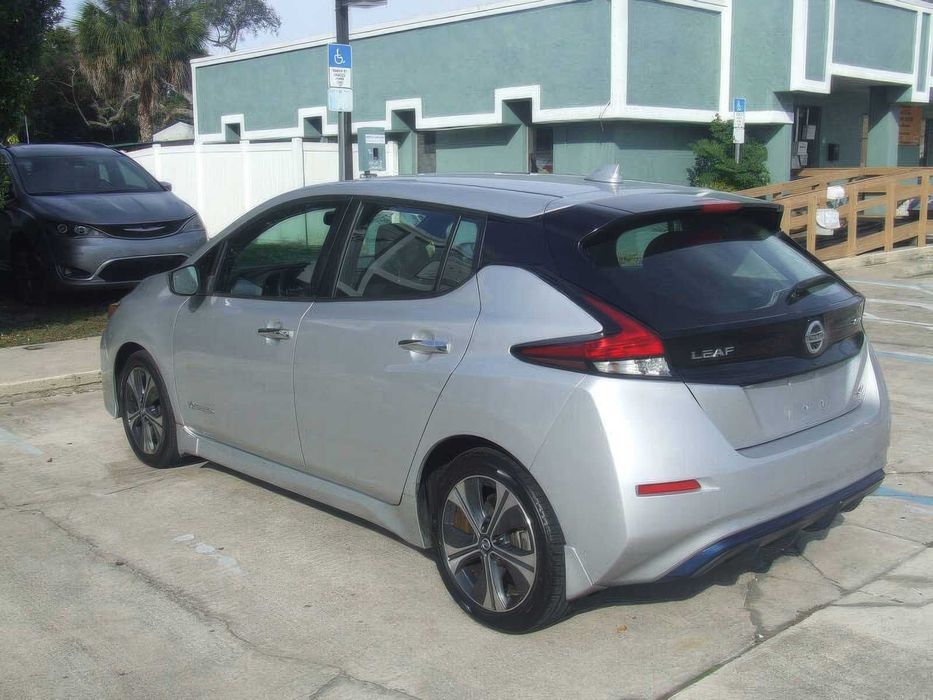 Nissan LEAF SV      2018