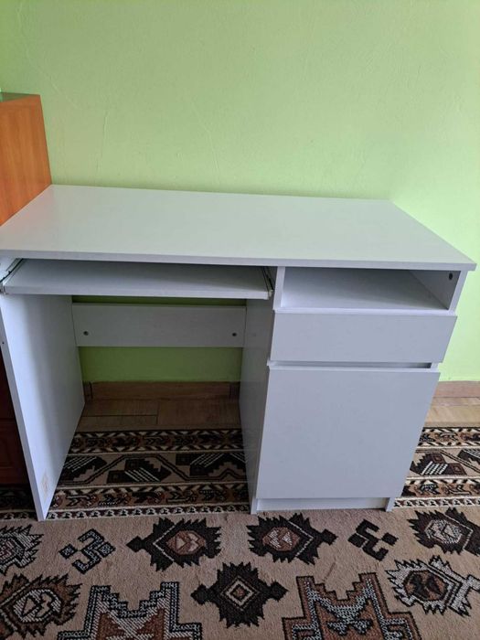 Biurko białe mało używane w bardzo dobrym stanie