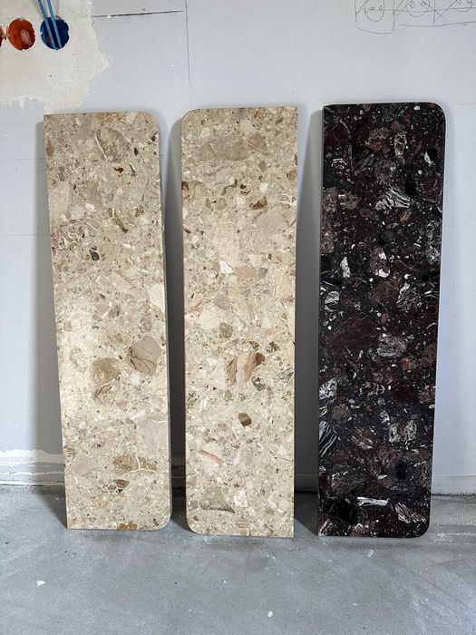 Dwa parapety konglomeratowe 92x24 grubość 3 cm