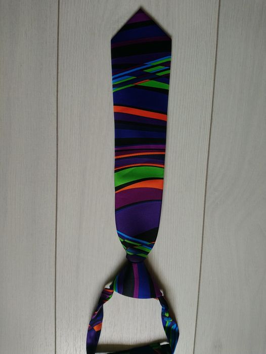 Нова краватка галстук